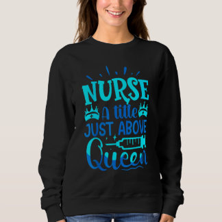 Zuster A Litle net boven koningin T - shirts