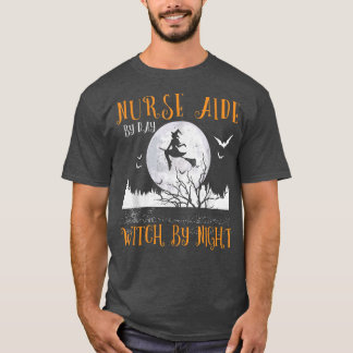 Zuster Aide by Day Witch door nachtvrouwen Hallowe T-shirt