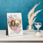 Zuster Foto Plaque Gold Heart Floral Lijst Fotoplaat<br><div class="desc">Aangepast fotoplak dat u voor iedereen kunt personaliseren en een favoriete gezegde of woorden uit het hart kunt toevoegen. Je foto is geplaatst in een geometrisch hartvormig gouden lijst. Het gemstone-lijst is versierd met waterverf bouquets van roze bloemen. Het is letterlijk voorzien van de tekst "Zuster.. altijd zorgen en delen....</div>