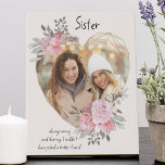 Zuster Gold Heart - Roze Floral Foto Imitatie Canvas Print<br><div class="desc">Het canvas van de Foto van de douane dat u voor iedereen kunt personaliseren en een favoriete gezegde of woorden van het hart toevoegen. Je foto is geplaatst in een geometrisch hartvormig gouden lijst. Het gemstone-lijst is versierd met waterverf bouquets van roze bloemen. Het is letterlijk voorzien van de tekst...</div>