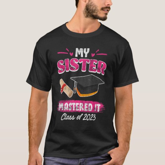 Zuster heeft een masterdiploma 2023 mastergraad t-shirt (Voorkant)