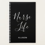 Zuster Life Black en White stijlvol, persoonlijk Planner<br><div class="desc">Houd uw drukke programma in stijl bij met deze speciale, stijlvolle zuster Life Black en White Stylish Personalized Planner. Het is een modern ontwerp met de tekst "zuster leven" in groot wit trendy hand lettered manuscript dat op de voorkant van zwarte aanpasbare planner wordt gecentreerd. De naam staat aan de...</div>