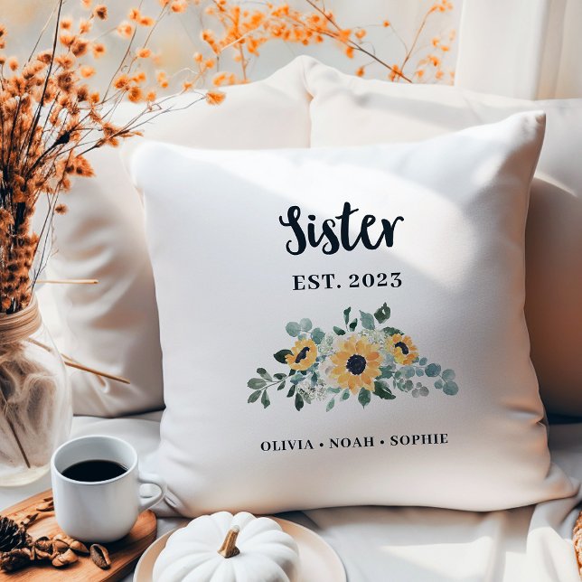 zuster |  rustieke zonnebloem en namen kussen (A pretty, rustic keepsake pillow with sunflowers for your sister)
