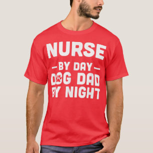Zuster tegen dag Dog Pap tegen nacht T-shirt
