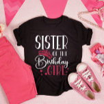 Zuster van het Verjaardagmeisje Aangepast vierkant T-shirt<br><div class="desc">Op zoek naar een verjaardagscadeau dat je feest compleet maakt? Kijk niet verder dan de shirten van onze verjaardagsbemanning. Deze stijlvolle t - shirts zijn perfect voor elke dag van het verjaardagsfeest. Onze overeenkomende shirten zijn een groot geschenk voor je vrienden en familie, en kunnen samen worden gedragen als een...</div>