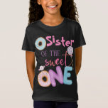 Zuster van The Sweet One Brother 1st Birthday Donu T-shirt<br><div class="desc">Kijk ook naar de shirten voor familieverjaarden voor moeder,  vader,  broer en zus.</div>