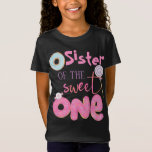 Zuster van The Sweet One Brother 1st Birthday Donu T-shirt<br><div class="desc">Kijk ook naar de shirten voor familieverjaarden voor moeder,  vader,  broer en zus.</div>