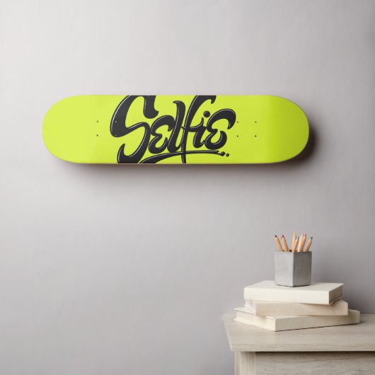 Zuurgroene Graffiti Selfie Street Art Lettering Skateboard (Muurkunst (Horizontaal))