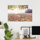 Zwaaien op de strand bij zonsondergang poster (Thuiskantoor)