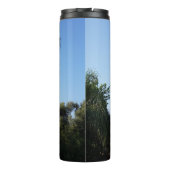 Zwaaiende palmboom onder een heldere hemel thermosbeker (Achterkant)