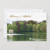 Zwaan bruiloft uitnodiging met groene bomen en mee (Achterkant)