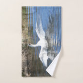 Zwaan met Uitgespreide Vleugels in Water Bad Handd Handdoek (Handdoek)