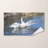 Zwaan met Uitgespreide Vleugels in Water Bad Handd Handdoek (Handdoek)