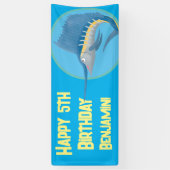 Zwaardvis zeilvis cartoon verjaardag gepersonalise spandoek (Verticaal)