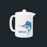 Zwaardvis zeilvis leuk cartoon illustratie theepot<br><div class="desc">Deze leuke zwaardvis is getekend in cartoon stijl voor de aspirant sportvisser.</div>