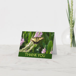 Zwaluwstaartvlinder op paarse wilde bloemen bedankkaart