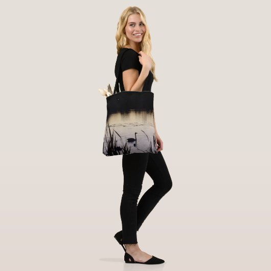 Zwanen bij Dusk Canvas tas (Op model)