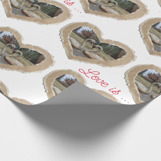 Zwanen in hart cadeaupapier (Hoek)
