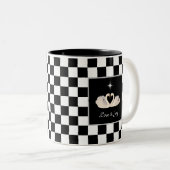 Zwanen op Zwarte & Witte Schaak Tweekleurige Koffi Koffiemok (Voorkant rechts)