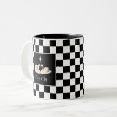 Zwanen op Zwarte & Witte Schaak Tweekleurige Koffi Koffiemok (Voorkant links)