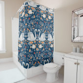 Zwanen, vissen, bloemen, volkspatroon. douchegordijn (In situ)