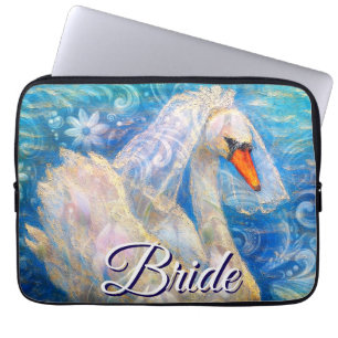 Zwanenbruid w / sluier op Water Blauw Wit Geperson Laptop Sleeve