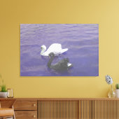 Zwanenpaar op een meer canvas afdruk (Insitu (Woonkamer))