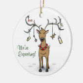 Zwangere kerstversiering - rendier verwacht keramisch ornament (Links)