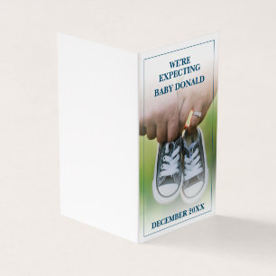 Zwangerschaftsbericht met babyschoenen kaart