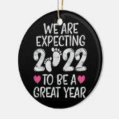 Zwangerschap Aankondiging 2022 Mam Papa om Baby te Keramisch Ornament (Links)