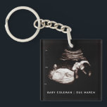 Zwangerschap Aankondiging Baby Sonogram Foto Sleutelhanger<br><div class="desc">Kan volledig worden aangepast aan uw behoeften. © Gorjo Design. Gemaakt voor je via het Zazzle platform. // Opmerking: de foto die wordt gebruikt is een placeholder slechts afbeelding. U zult met uw eigen foto moeten vervangen alvorens opdracht te geven tot/druk uit. Neem contact met me op als je hulp...</div>