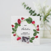 Zwangerschap Aankondiging Red Rose Floral Wreatkaa (Staand voorkant)