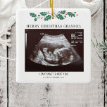 Zwangerschap met kerstmis Ultrasound Foto Grandma Keramisch Ornament<br><div class="desc">Het is altijd een goed moment om dit spannende nieuws te delen met je naaste en beste. Perfect kerstcadeauidee voor de oma om met ultrasone foto te zijn. Pas deze unieke aankondigingsvertoning aan, voeg uw details toe en laat iedereen over dit speciale nieuws weten. Geweldig geschenk voor nieuwe ouders en...</div>