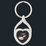 Zwangerschapsaankondiging Sonogram Mon to Be Heart Sleutelhanger<br><div class="desc">Schattigee manier om je zwangerschap aan te kondigen aan moeder/grootmoeder/vader/grootvader/peetvader/oom etc. Voeg je eigen sonogram afbeelding toe. // Gemaakt voor u via het Zazzle platform. // Opmerking: de gebruikte foto is alleen een afbeelding voor plaatsaanduidingen. U moet deze vervangen door uw eigen foto voordat u gaat bestellen/afdrukken. Als je hulp...</div>