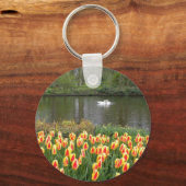 Zwans door een meer met tulpen, Keukenhof Sleutelhanger (Voorkant)