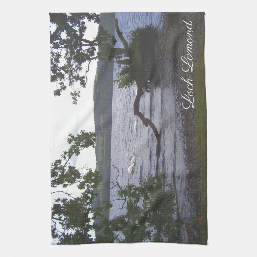 Zwans op Loch Lomond Theedoek (Verticaal)