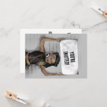 Zwar meisje met een bord