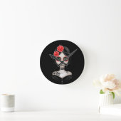 Zware dag van het dode meisje op zwart ronde klok (Huis)