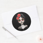 Zware dag van het dode meisje op zwart ronde sticker (Envelop)