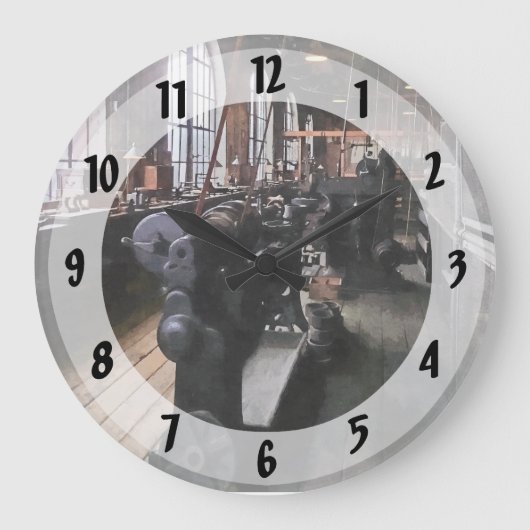 Zware machine met lampen grote klok (Voorkant)