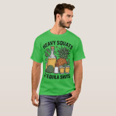 Zware Squats En Tequila Shot Persoonlijk Trainerte T-shirt (Voorkant volledig)