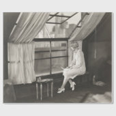 Zware vrouw die uit de raam1940 staart, vrouw, vin cadeaupapier (Vlak)