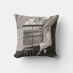 Zware vrouw die uit de raam1940 staart, vrouw, vin kussen