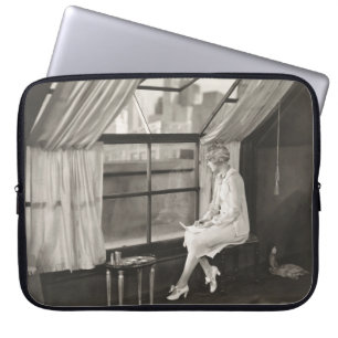 Zware vrouw die uit de raam1940 staart, vrouw, vin laptop sleeve