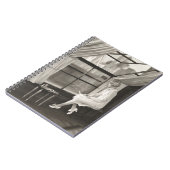 Zware vrouw die uit de raam1940 staart, vrouw, vin notitieboek (Linkerzijde)