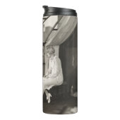 Zware vrouw die uit de raam1940 staart, vrouw, vin thermosbeker (Geroteerd rechts)