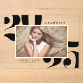 Zwart 2025 Vetgedrukte Typografie Foto Afstuderen Acryl Uitnodigingen (Voorkant)