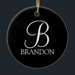 Zwart, aangepast script monogram en naam keramisch ornament<br><div class="desc">De gepersonaliseerde eigenschappen van het Monogram en van de Gift van de Naam personaliseerde monogram in de witte klassieke stijl van de manuscriptdoopvont en naam in de witte klassieke stijl van de serif doopvont op zwarte achtergrond. Ideaal voor vakantie,  gezinshereniging en speciale gelegenheden.</div>