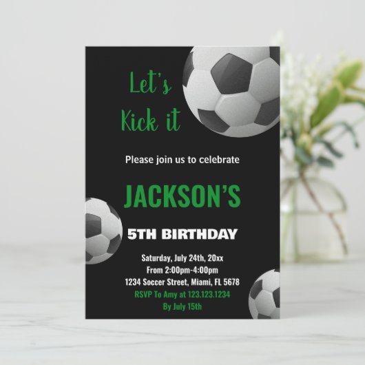 Zwart Bal Groen Tekst Voetbal Uitnodiging (Staand voorkant)