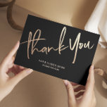 Zwart bedankt Elegant Universal Briefkaart<br><div class="desc">Zwart Hartelijk dank Elegant Universeel Briefkaart met moderne scriptkalligrafietekst in faux goudfolie</div>